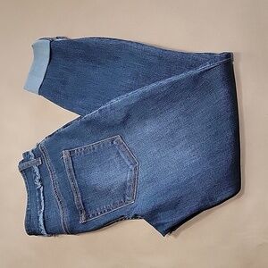 Maurices Size XS, Med-Dark Wash High Rise Fray Waist Jegging, EUC